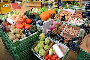 Gemüse-Auslage im Laden